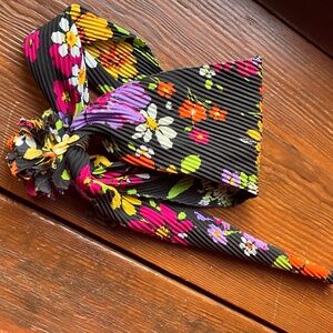 Vintage 1970’s retro floral pleated head scarf headband neck scarf with flower